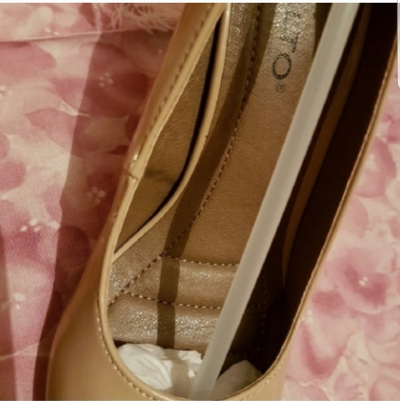 NEW Rialto White Mountain Coline Natural Patent Leather Hi Heels Classic Shoes - Picture 3 of 9